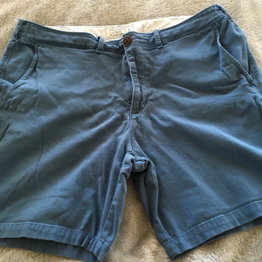 Men’s Abercrombie & Fitch blue stretch shorts, size 36, button and zip